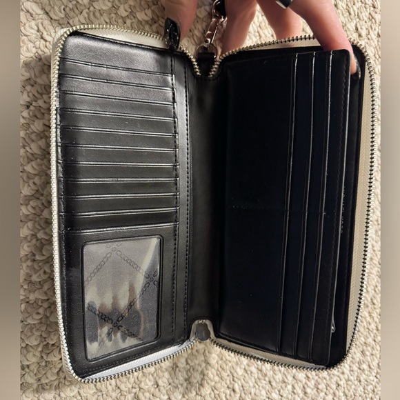 Michael Kors Large Logo Continental Wallet - Picture 3 of 5